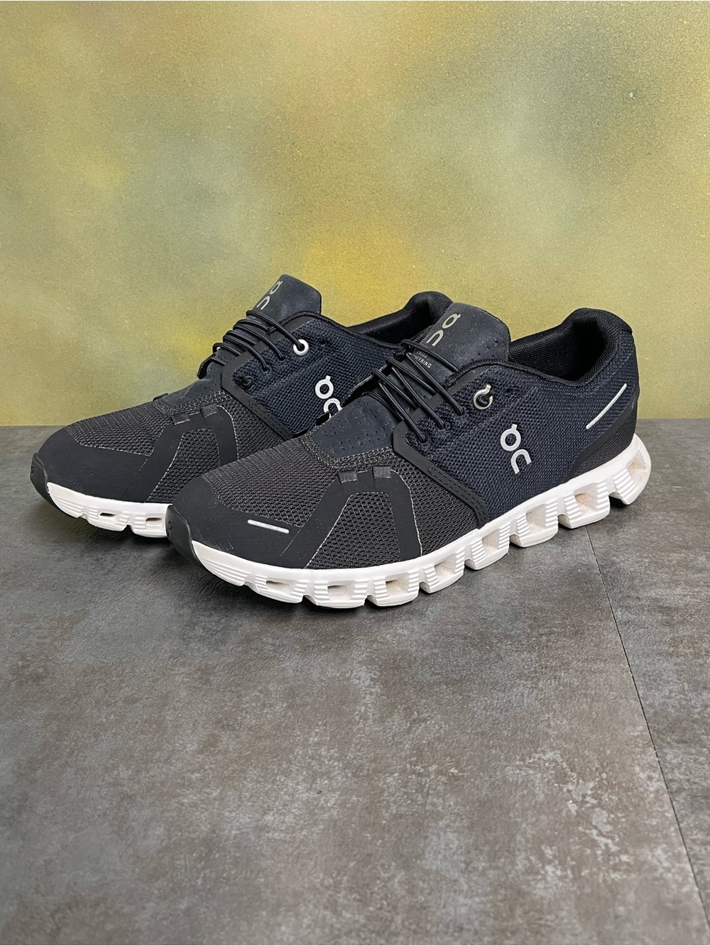 On Cloud 5 Women's Black/White Running Shoes Size 9 - Picture 3 of 16